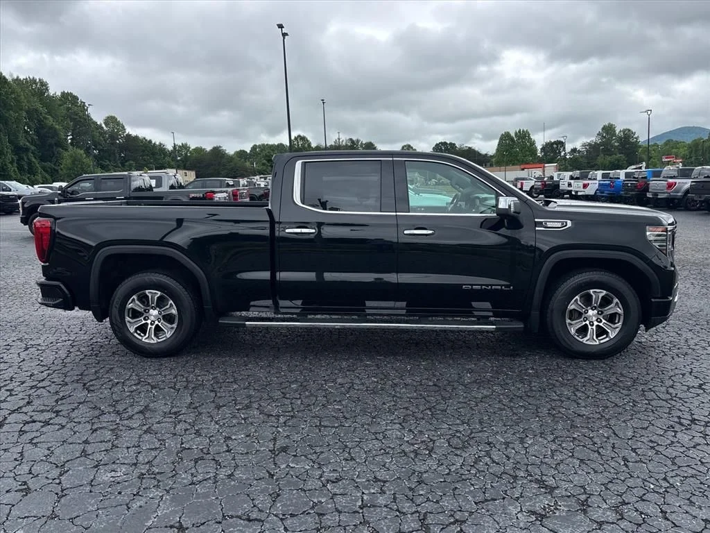 Used 2022 Black GMC Denali image 10