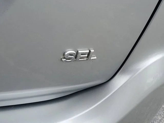 Used 2022 Silver Mitsubishi SEL image 28