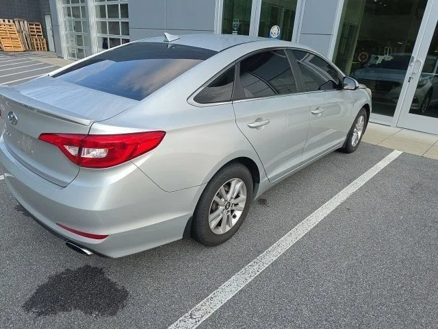 Used 2015 Silver Hyundai SE image 8