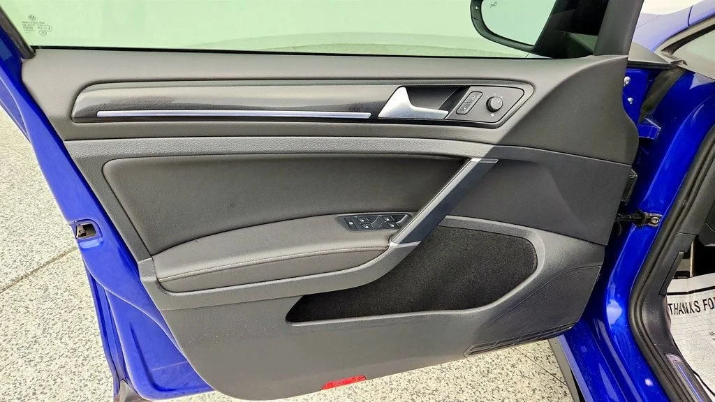 Used 2019 Lapiz Blue Metallic Volkswagen 2.0T Manual w/DCC/Nav image 10