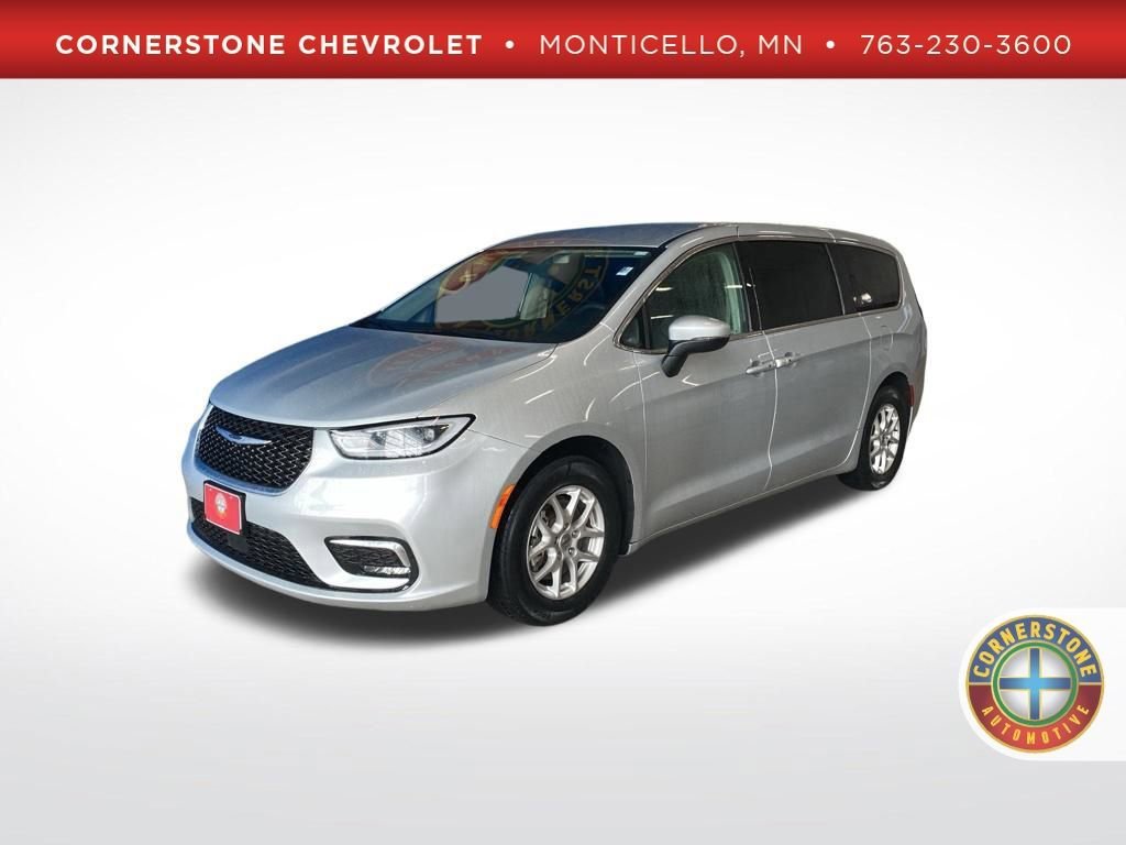 2023 Chrysler Pacifica Touring L's photo