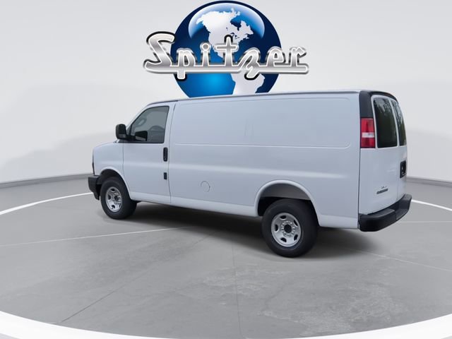 New 2026 Summit White Chevrolet WT image 7