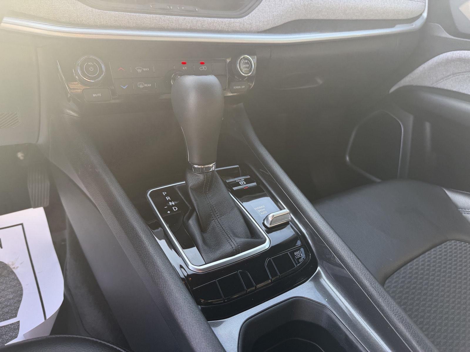 Used 2023 Bright White Clearcoat Jeep Latitude image 18