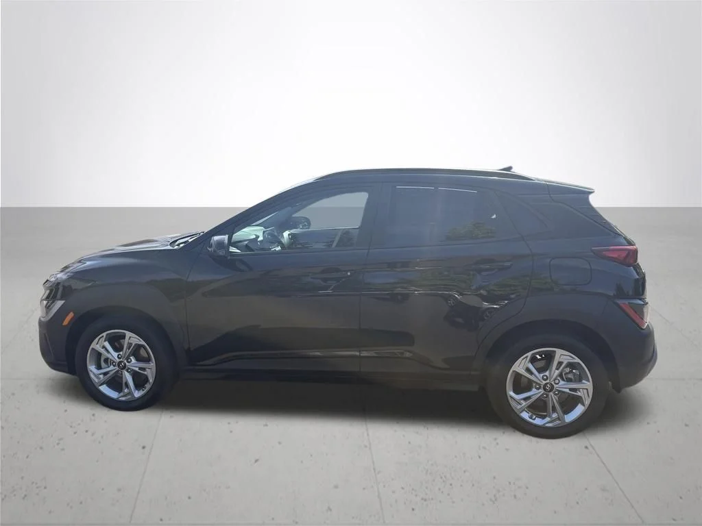 Used 2022 Black Hyundai SEL image 6