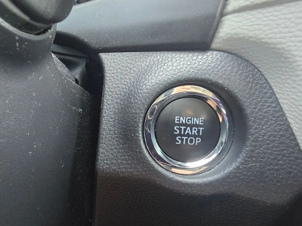 Used 2025  Toyota XLE image 25