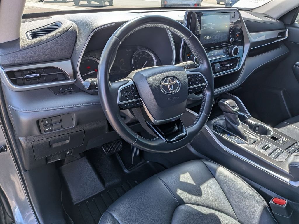 Used 2020 Magnetic Gray Metallic Toyota XLE image 10