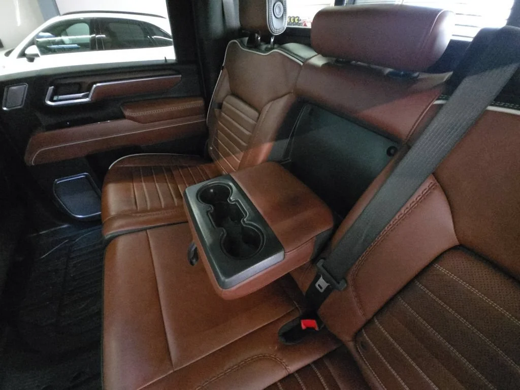 Used 2025 White Frost Tricoat GMC Denali Ultimate image 30