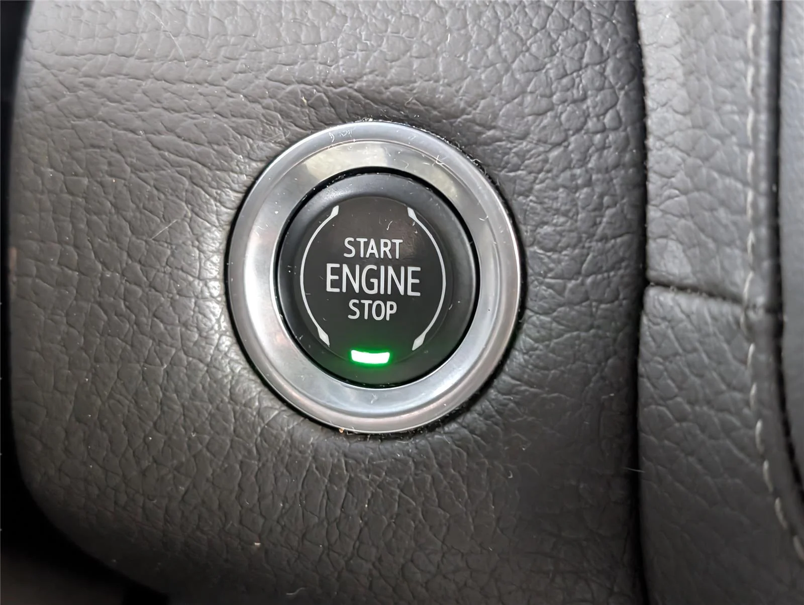 Used 2022 White Frost Tricoat GMC Denali image 31