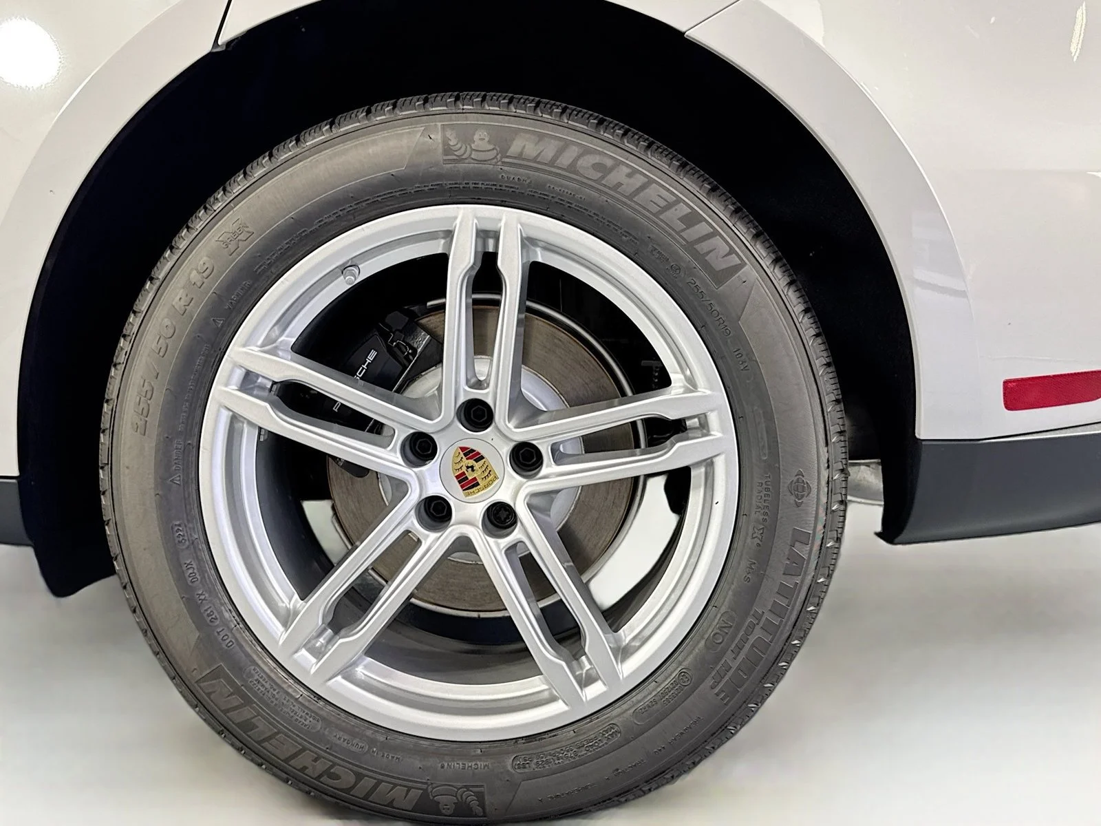 Certified Used 2025 Chalk Porsche  image 25