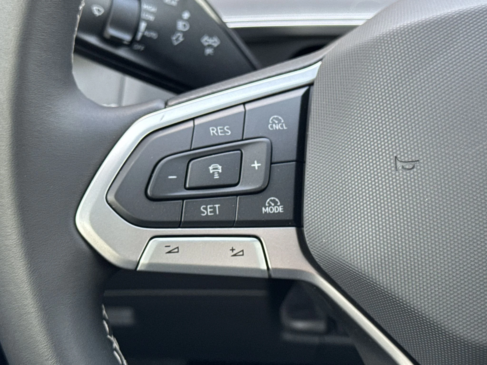 New 2026 Pure White Volkswagen SE image 20