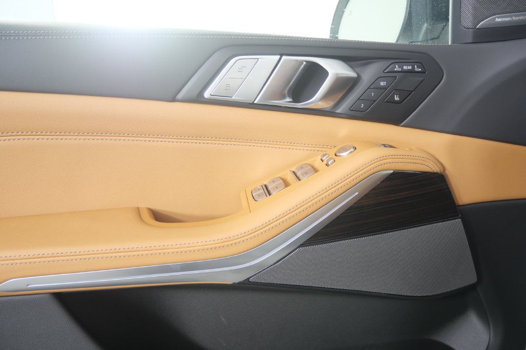 New 2027 Mineral White Metallic BMW xDrive40i image 9