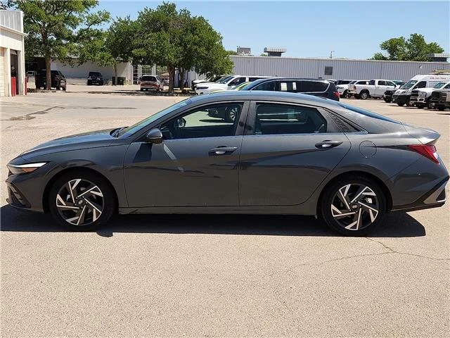 Used 2024 Gray Hyundai Limited (IVT) image 2