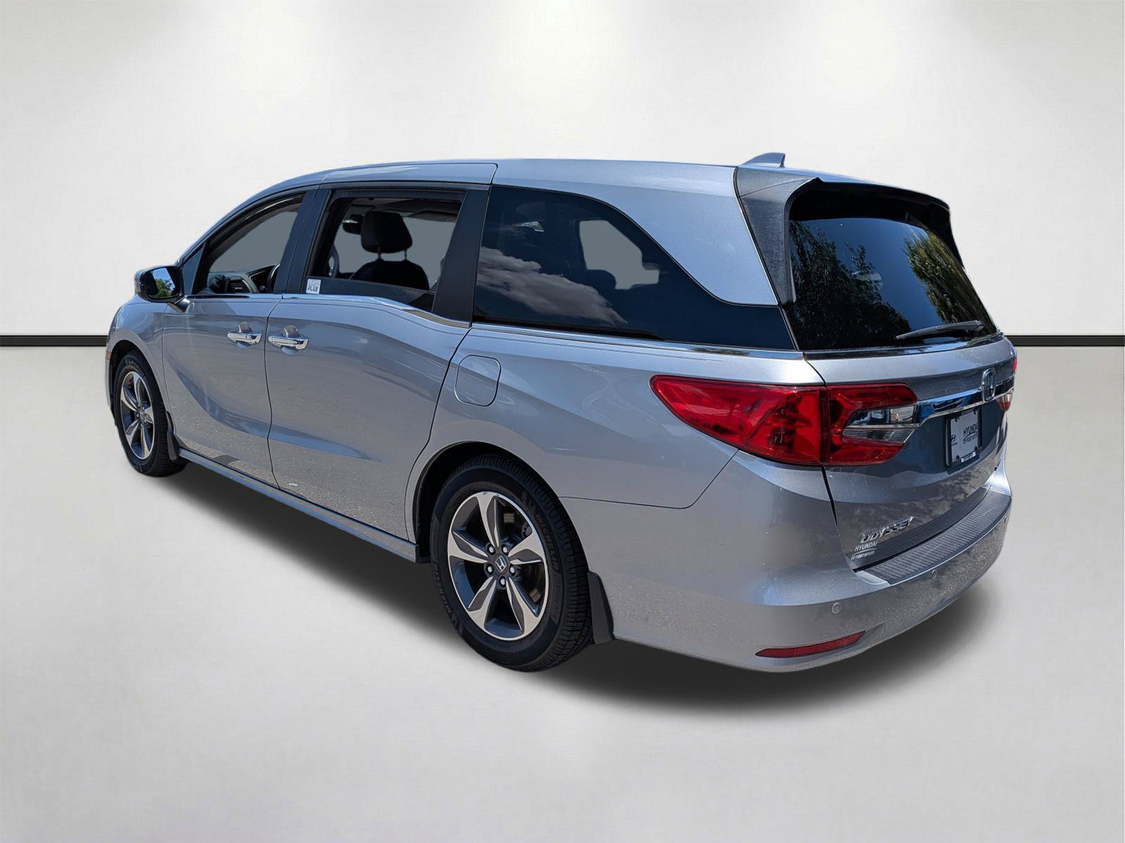 Used 2019 Lunar Silver Metallic Honda Touring image 6