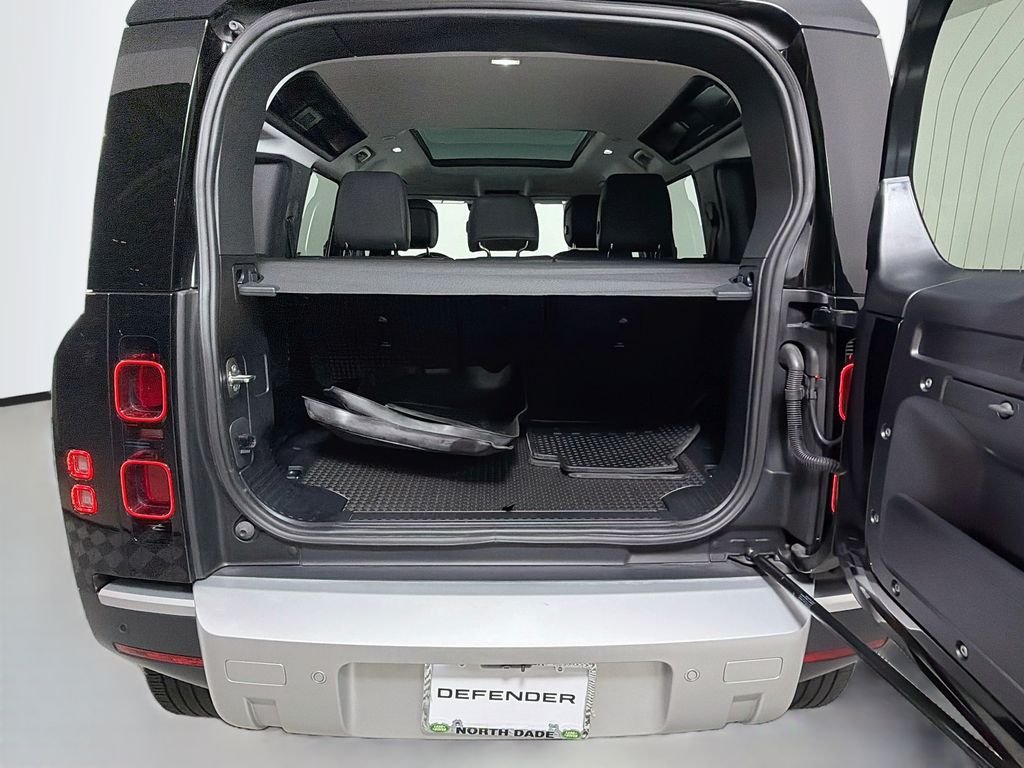Used 2025 Black Land Rover S image 28
