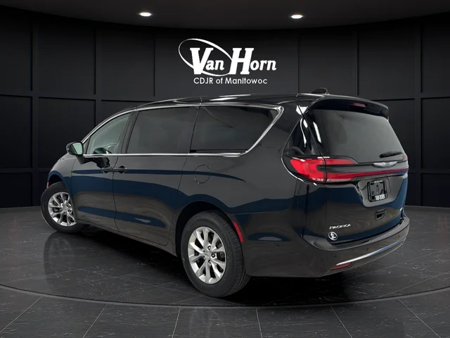 Used 2023 Brilliant Black Crystal Pearlcoat Chrysler Touring L image 5