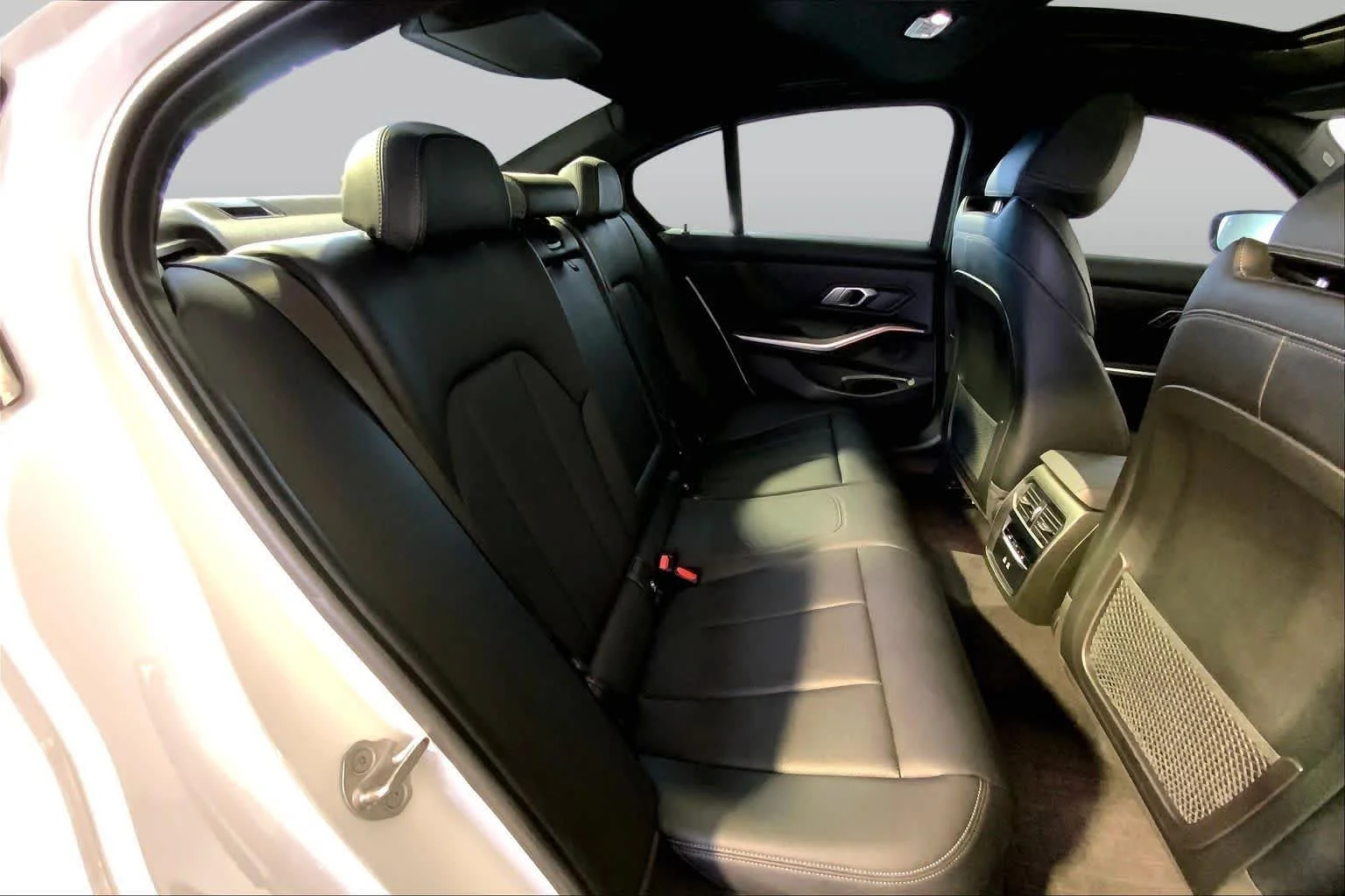 Used 2022 Alpine White BMW 330i xDrive image 20