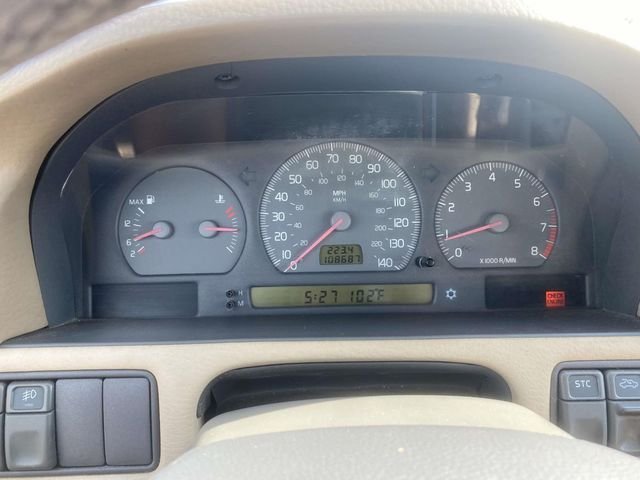Used 1999 White Volvo Base image 14