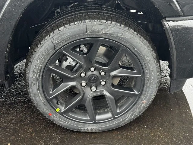 New 2026 Diamond Black Crystal Pearl-Coat Exterior Paint RAM LARAMIE image 9