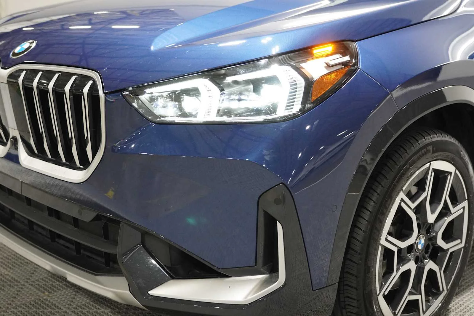 Used 2025 Phytonic Blue Metallic BMW xDrive28i image 7