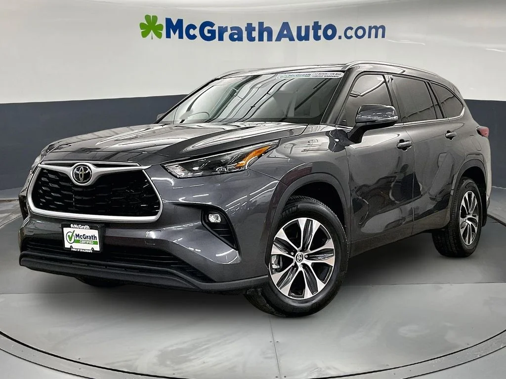Used 2022 Gray Toyota XLE image 2