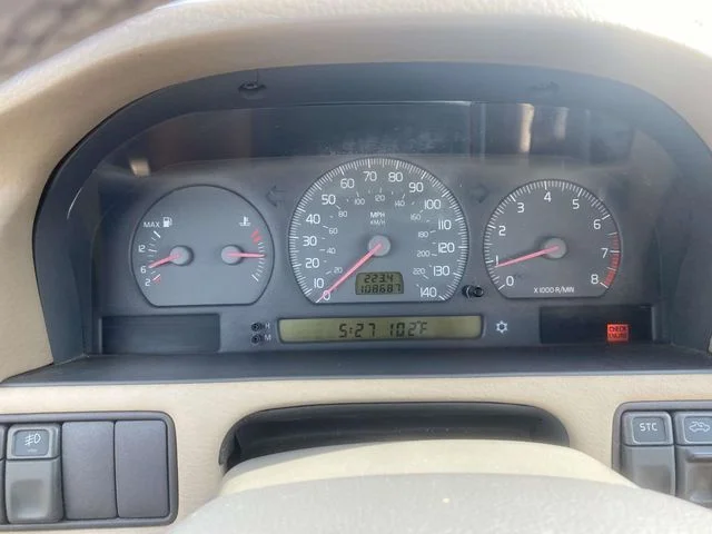 Used 1999 White Volvo Base image 14