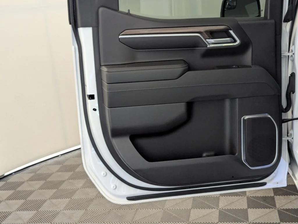 Used 2023 White Chevrolet LT image 33