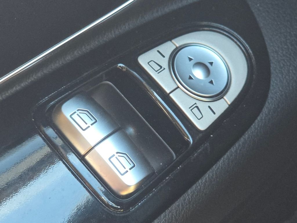 Used 2023  Mercedes-Benz Passenger image 27