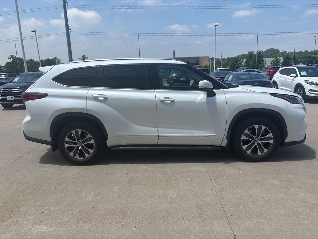 Used 2021 Blizzard Pearl Toyota XLE image 4