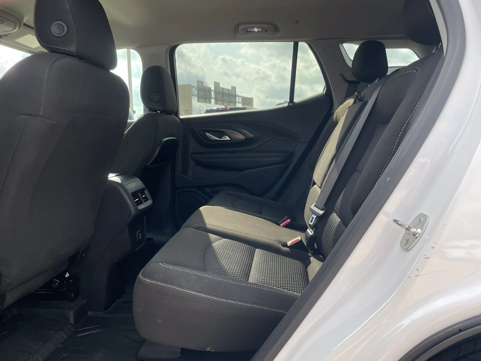 Used 2024 White GMC SLE image 24