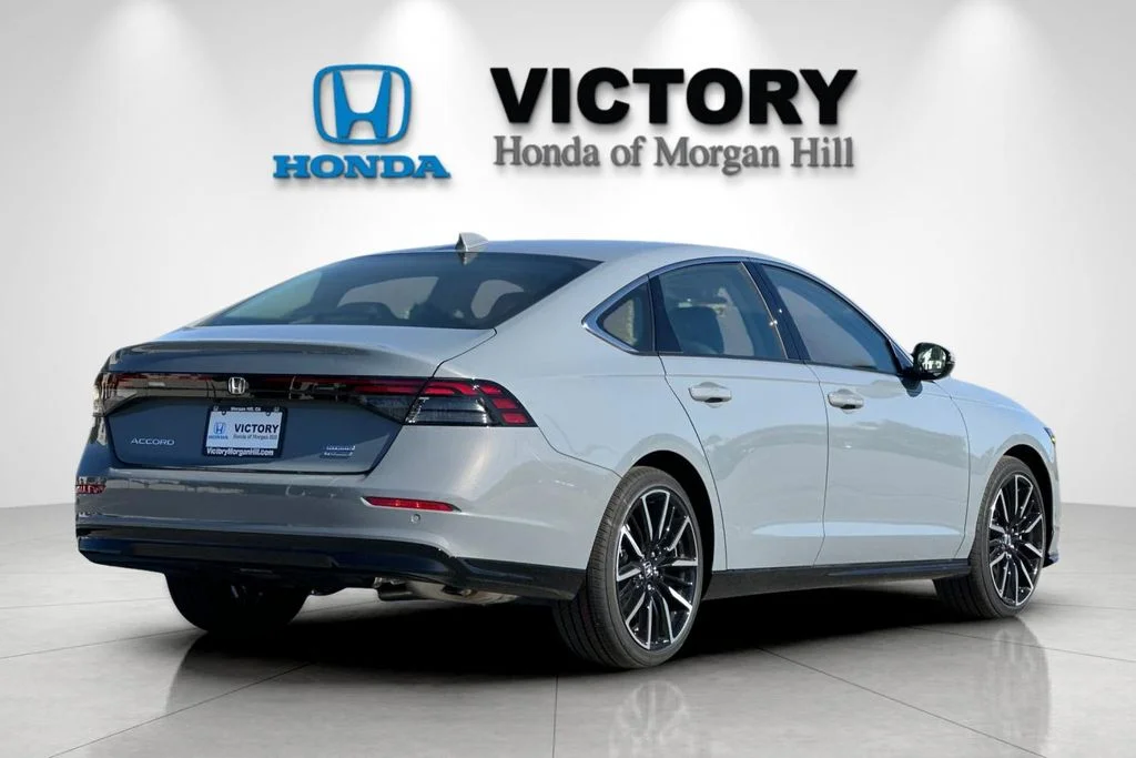 New 2026 Urban Gray Pearl Honda Touring image 4