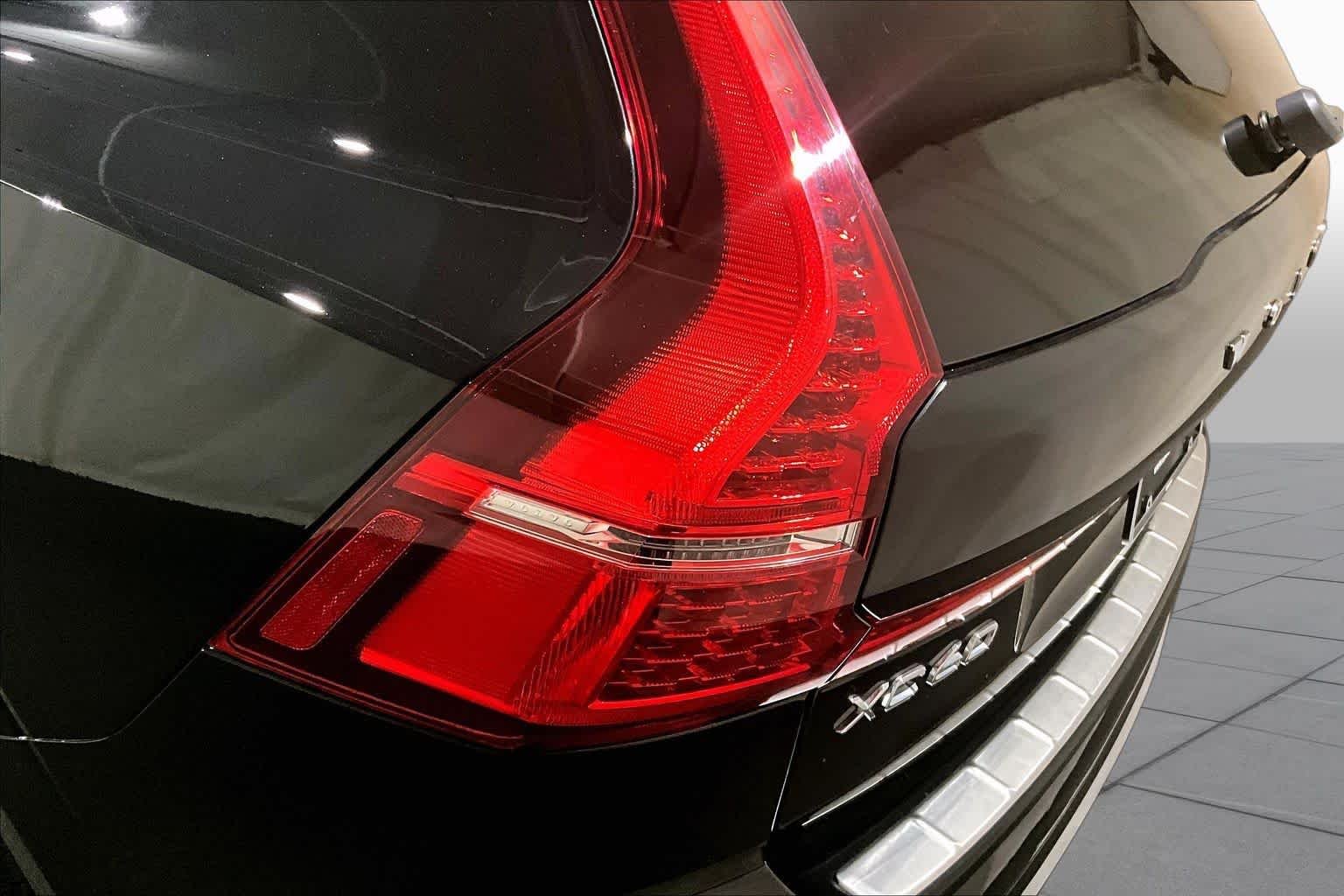 Used 2023 BLACK Volvo Plus Bright Theme image 27