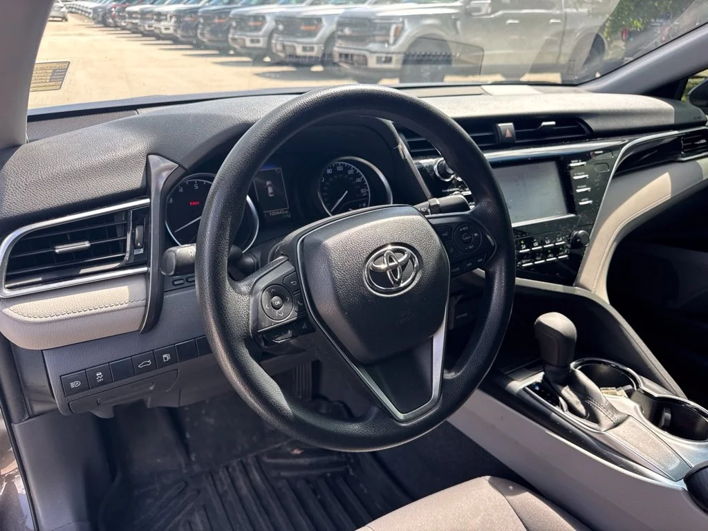Used 2018 Gray Toyota LE image 9