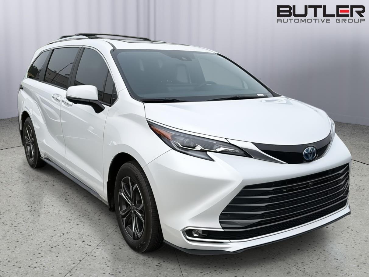 Used 2025 Wind Chill Pearl Toyota Platinum 7-Passenger image 4