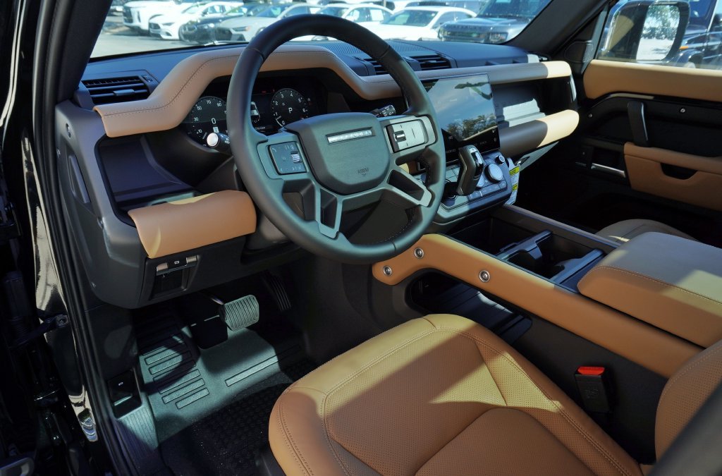 New 2026 Santorini Black Land Rover X-Dynamic SE image 12