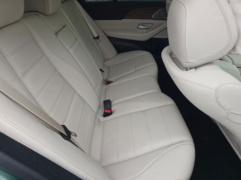 New 2026 MANUFAKTUR Ireland Mid Green Metallic Mercedes-Benz GLE 450 image 31