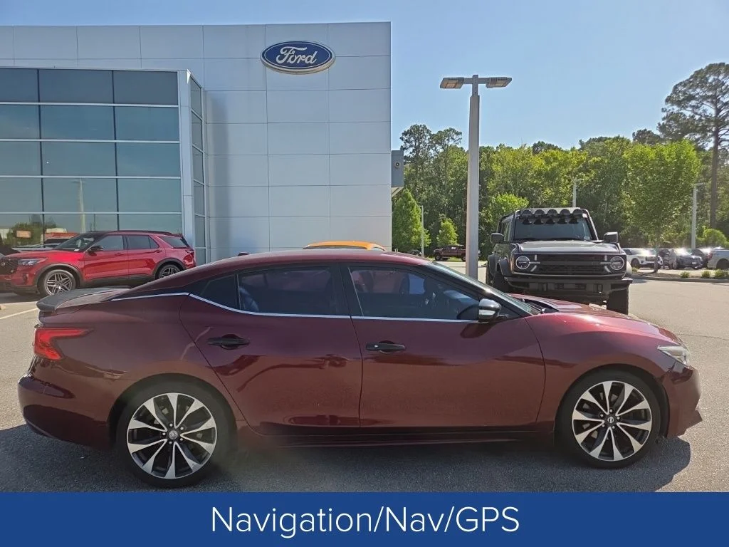 Used 2017 Red Nissan SR image 2