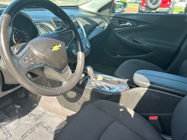 Used 2018 Cajun Red Tintcoat Chevrolet LT image 14