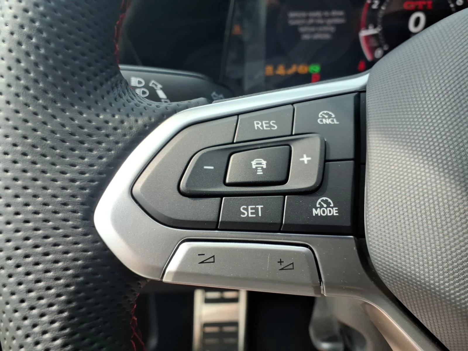 New 2026 Mythos Black Metallic Volkswagen 2.0T S DSG image 14