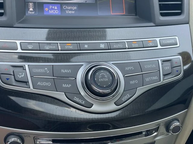 Used 2019 White INFINITI LUXE image 30
