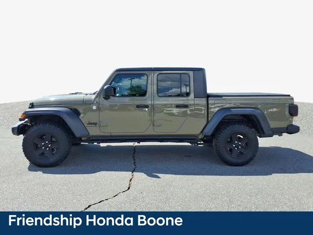 Used 2020 Green Jeep Sport image 4