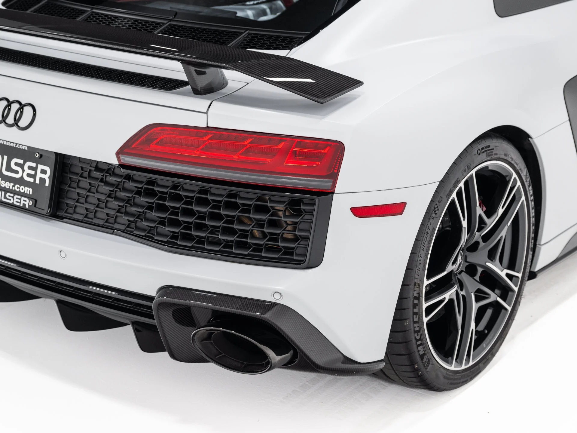 Used 2023 Suzuka Gray Metallic Audi V10 performance image 20