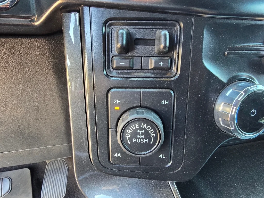 Used 2022 Iconic Silver Metallic Ford LARIAT image 21
