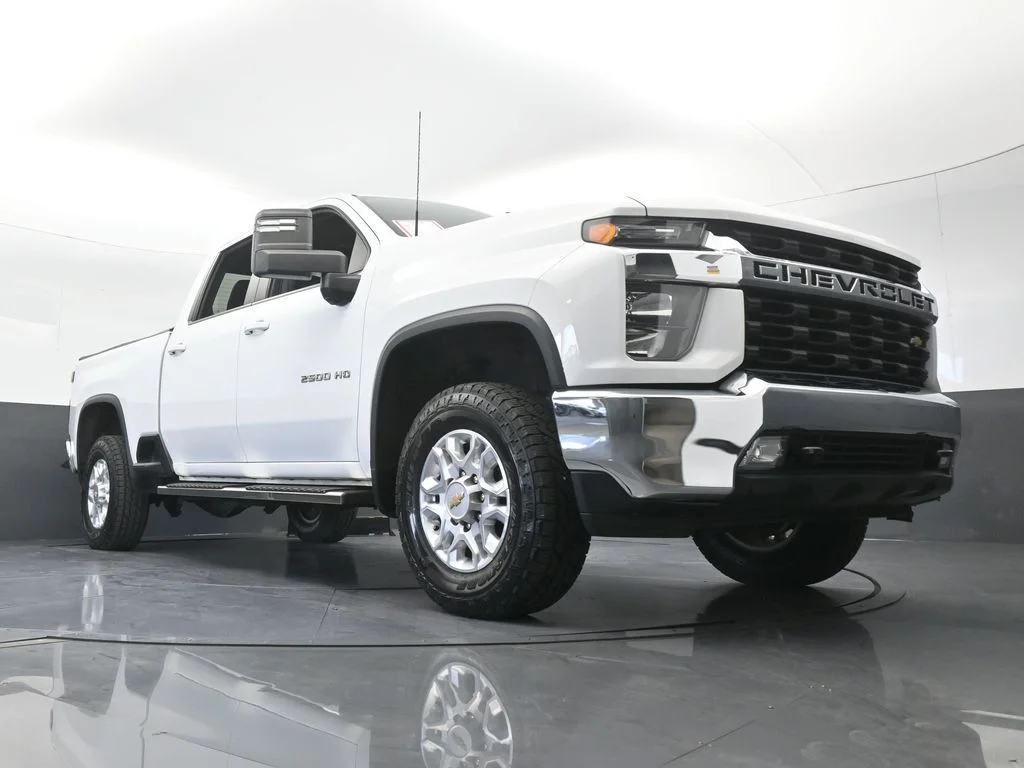 Used 2022 Summit White Chevrolet LT image 57