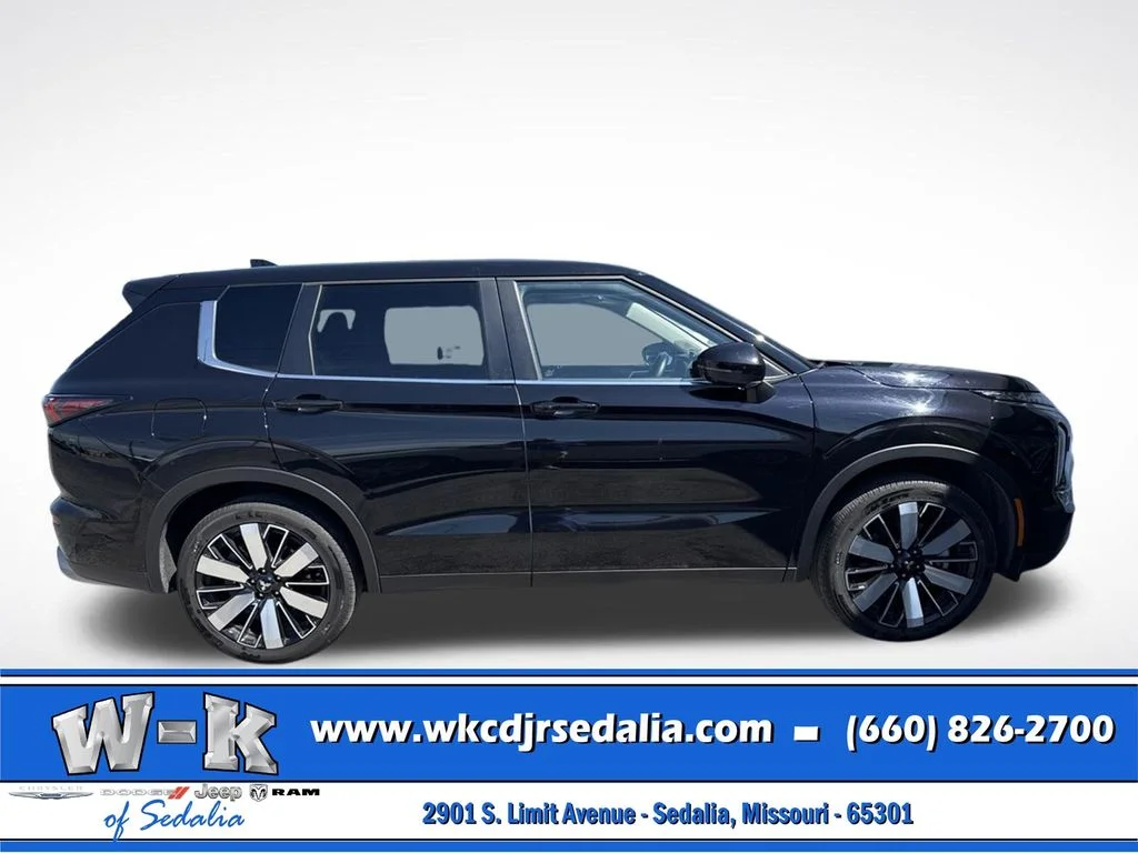 Used 2025 Black Mitsubishi SE image 6