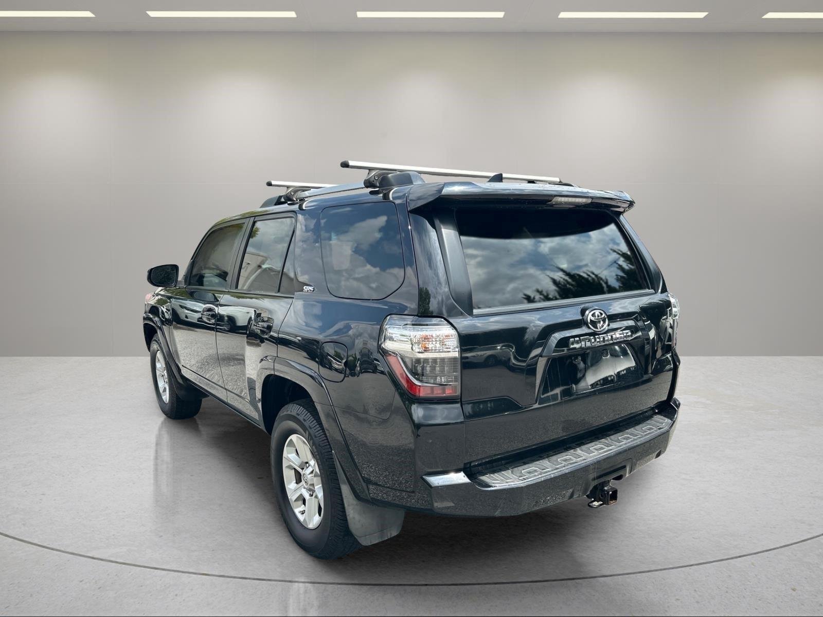 Used 2019 Midnight Black Metallic Toyota SR5 image 3