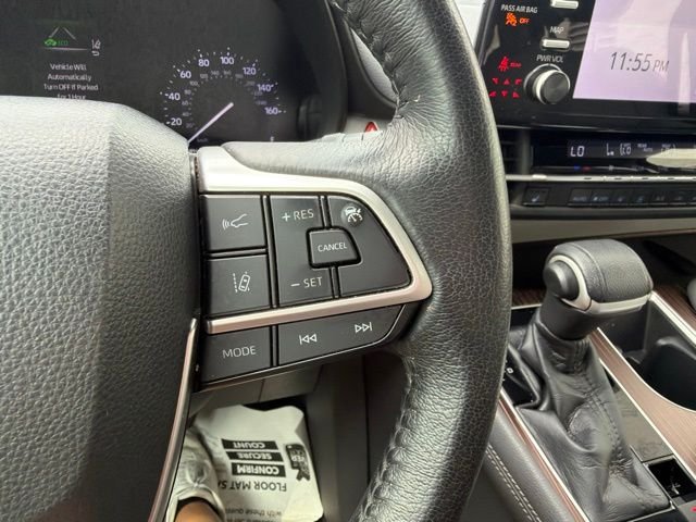 Used 2021 White Toyota XLE image 37