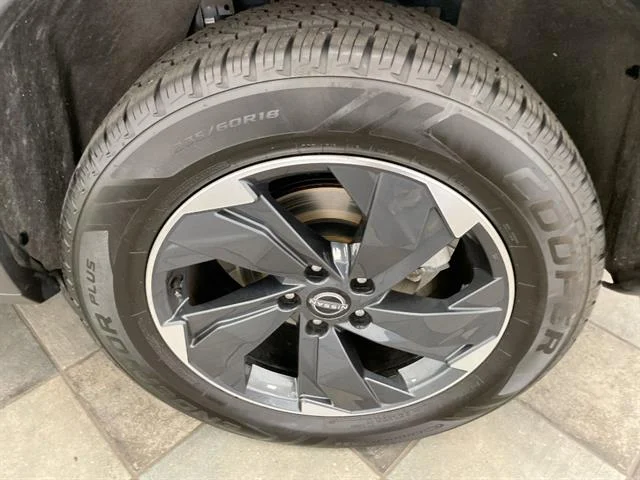 Used 2024 Gun Metallic Nissan SV image 31