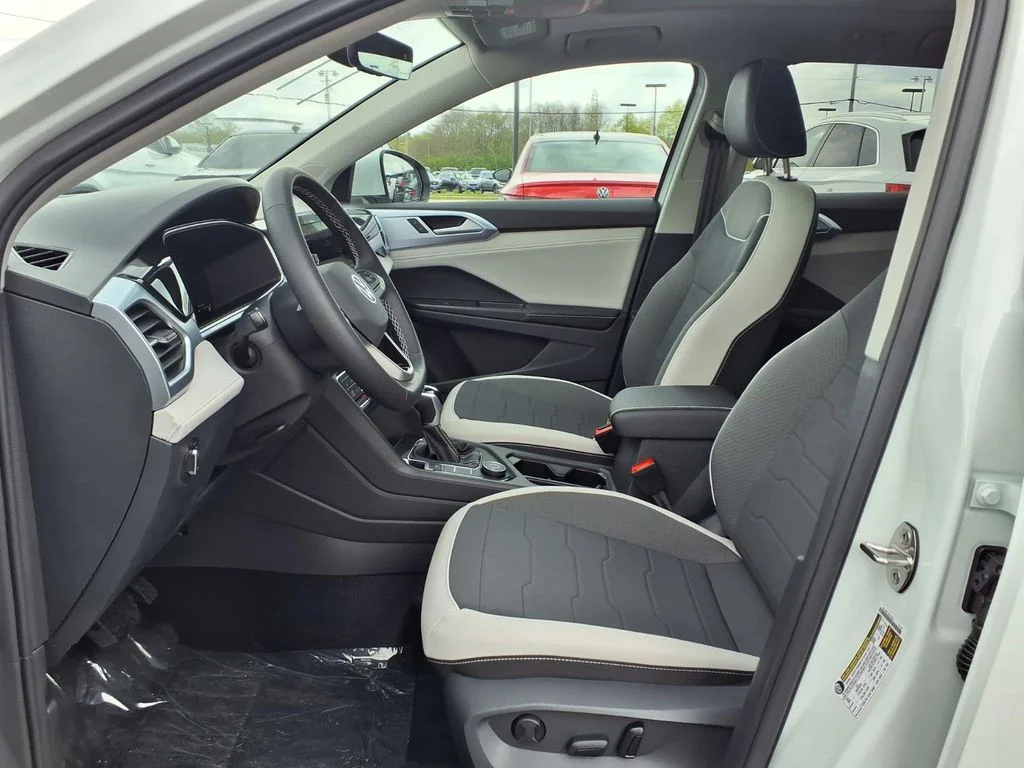 New 2026 Pure White Volkswagen 1.5T SE image 7