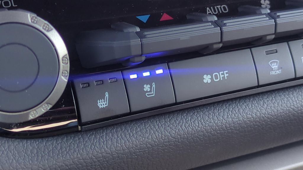 2026 Toyota Tundra Limited - Photo 17