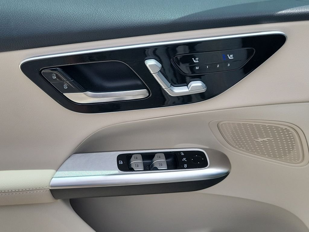 Certified Used 2025 White Mercedes-Benz GLC 300 image 19
